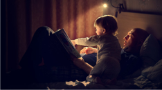 فواید خواندن با صدای بلند برای کودکان قبل از خواب